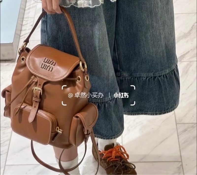 2025 新品Miu Miu 皮革背囊干邑色-4