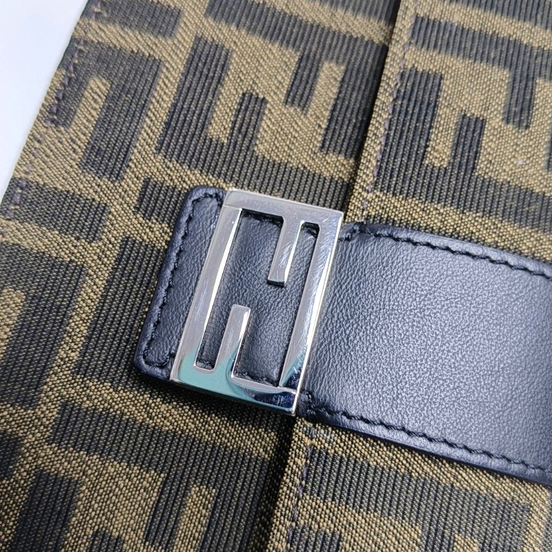 FENDI Baguette 棕色帆布鉚釘斜背包 銀色五金 可拆卸肩帶-7