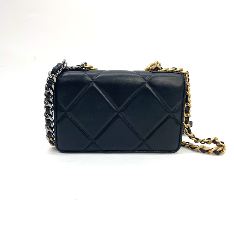 Chanel 黑羊皮霧金釦19斜背 Woc-1