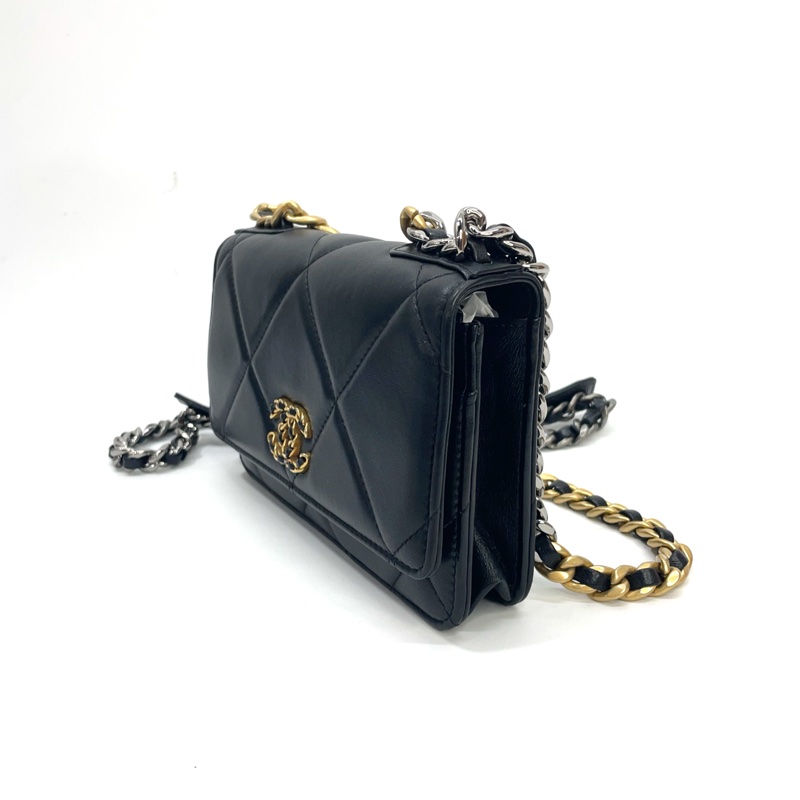 Chanel 黑羊皮霧金釦19斜背 Woc-3