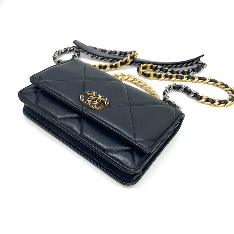 Chanel 黑羊皮霧金釦19斜背 Woc-6
