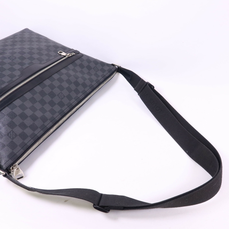 LOUIS VUITTON Damier Graphite Mick GM銀扣肩背袋-4