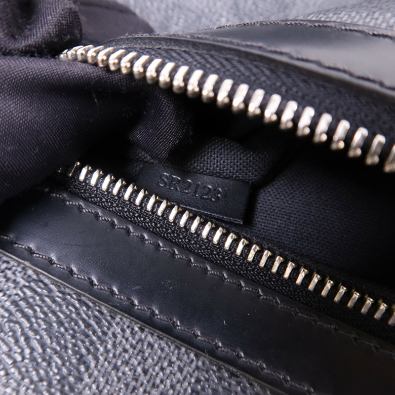 LOUIS VUITTON Damier Graphite Mick GM銀扣肩背袋-7