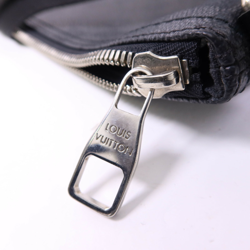 LOUIS VUITTON Damier Graphite Mick GM銀扣肩背袋-9