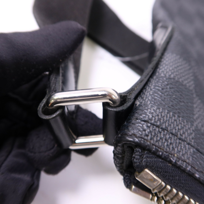 LOUIS VUITTON Damier Graphite Mick GM銀扣肩背袋-10