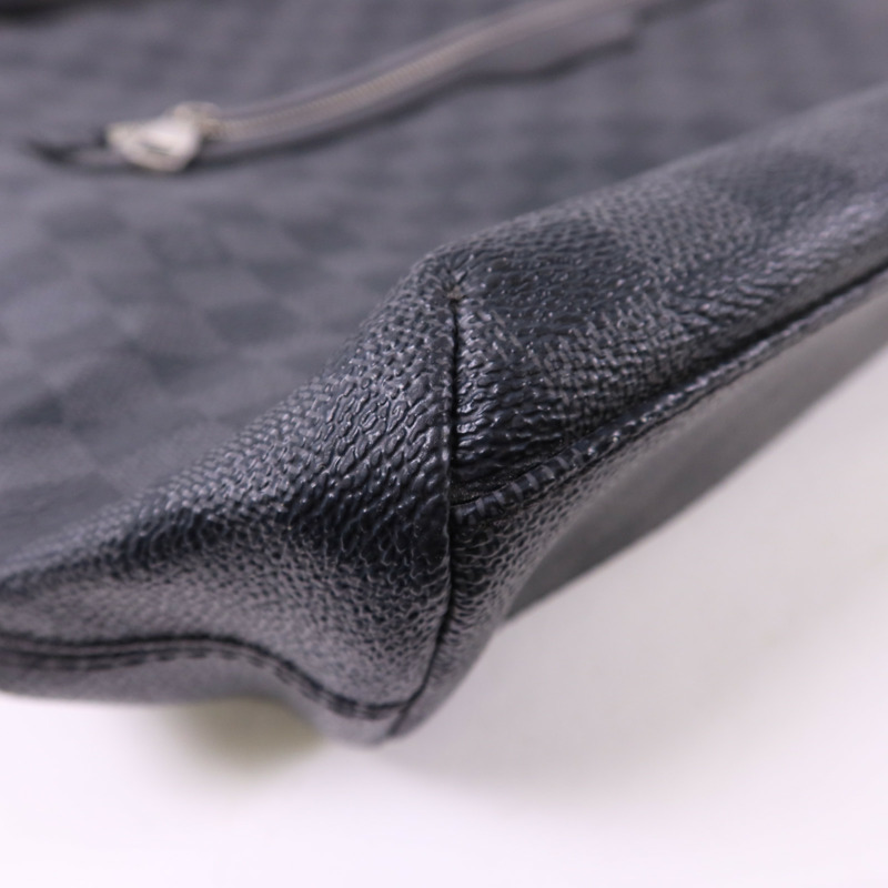 LOUIS VUITTON Damier Graphite Mick GM銀扣肩背袋-15