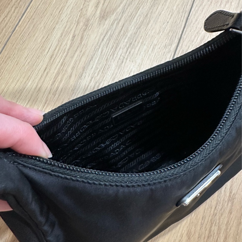 Prada hobo腋下包-3