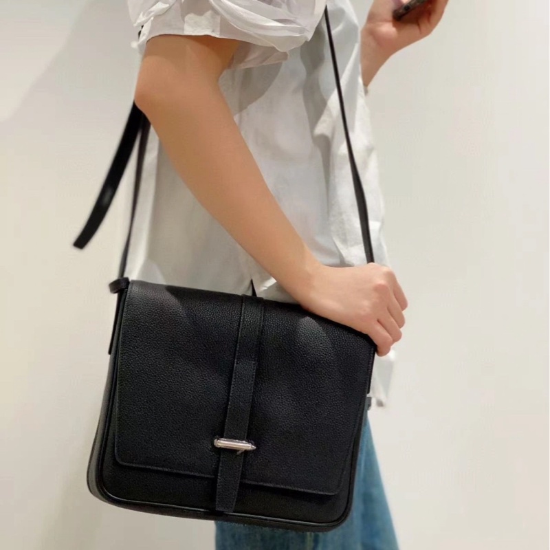 Hermes爱马仕 SteveLightjunior黑色银扣Togo皮信差包-9