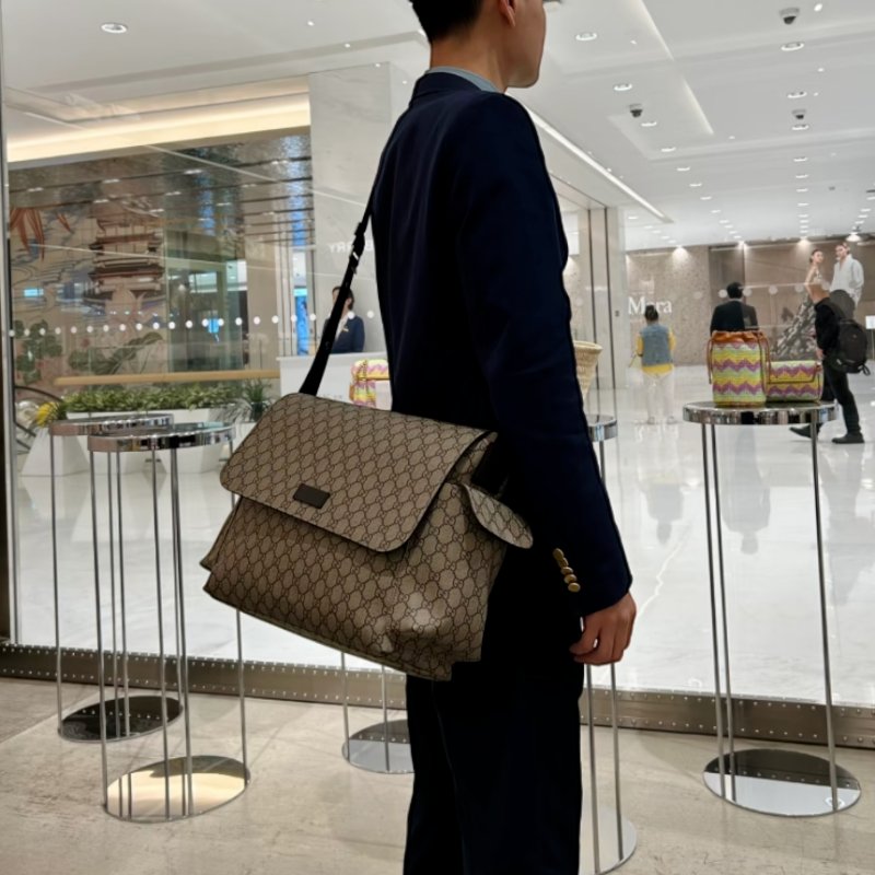🎉新品好折扣✨Gucci 211131 GG Supreme 大款 中性風帆布款旅遊親子/媽媽包 米色及烏木色-5