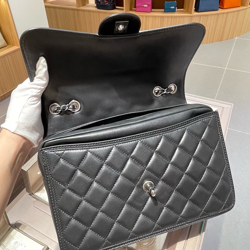香奈儿Chanel 黑银CF 系列邮差包-6