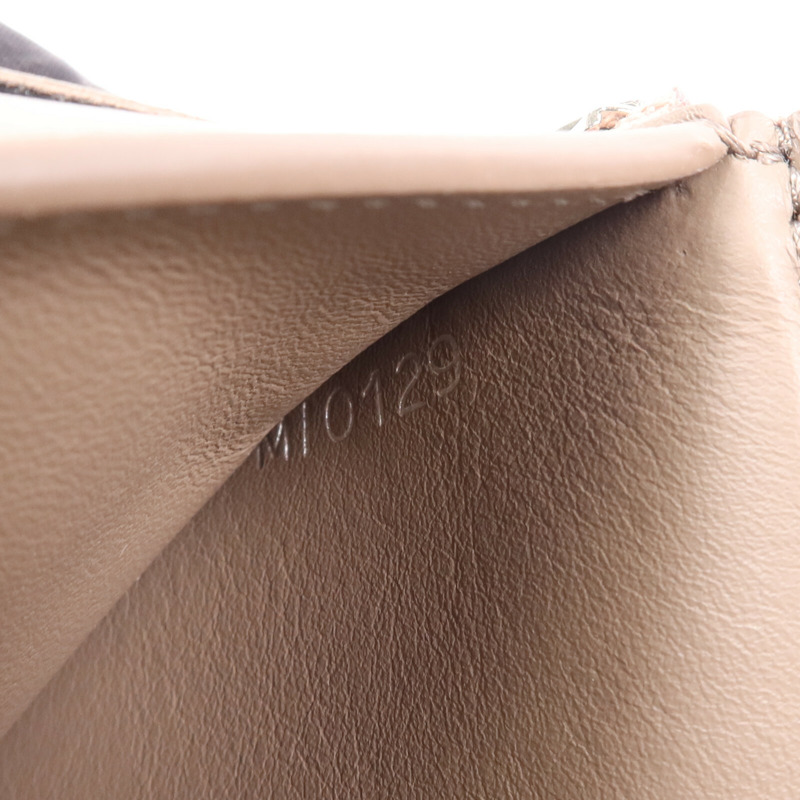 LOUIS VUITTON Taurillon皮革Capucines Compact銀扣錢包-6