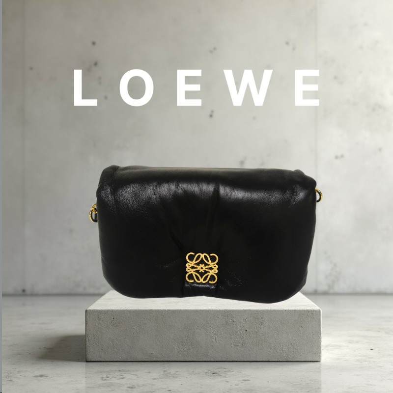 【8成新】㊣✨ LOEWE ✨羅威 黑色 小羊皮 黑金 療癒 枕頭包 雲朵包 手拿包 肩背包 斜背包 /二手包/二手精品🌳二手樹屋🌳-0