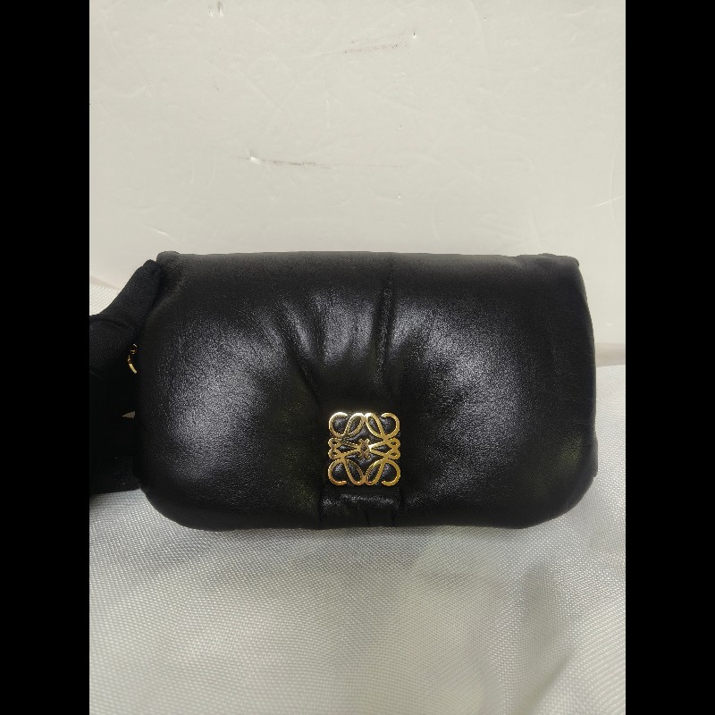 【8成新】㊣✨ LOEWE ✨羅威 黑色 小羊皮 黑金 療癒 枕頭包 雲朵包 手拿包 肩背包 斜背包 /二手包/二手精品🌳二手樹屋🌳-1