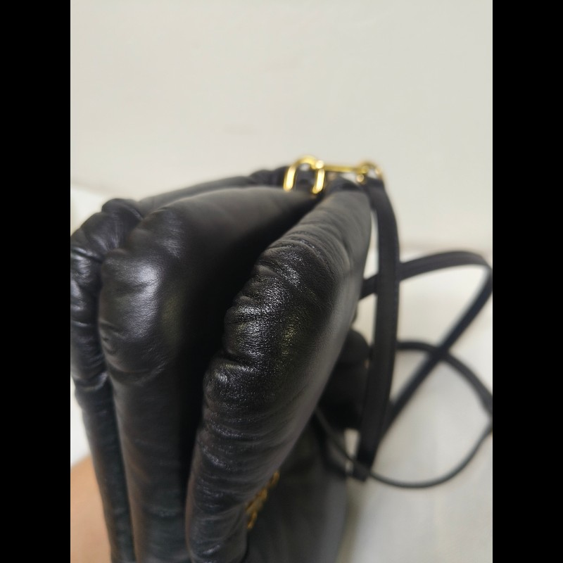 【8成新】㊣✨ LOEWE ✨羅威 黑色 小羊皮 黑金 療癒 枕頭包 雲朵包 手拿包 肩背包 斜背包 /二手包/二手精品🌳二手樹屋🌳-8