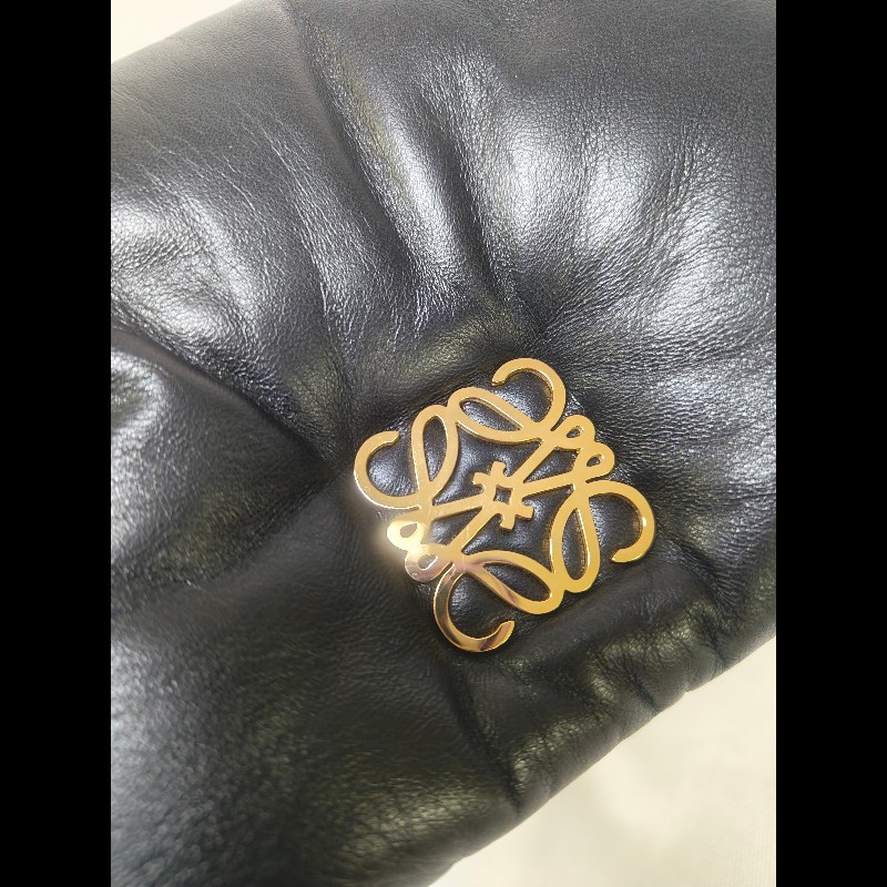 【8成新】㊣✨ LOEWE ✨羅威 黑色 小羊皮 黑金 療癒 枕頭包 雲朵包 手拿包 肩背包 斜背包 /二手包/二手精品🌳二手樹屋🌳-11