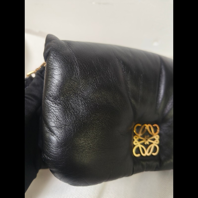 【8成新】㊣✨ LOEWE ✨羅威 黑色 小羊皮 黑金 療癒 枕頭包 雲朵包 手拿包 肩背包 斜背包 /二手包/二手精品🌳二手樹屋🌳-12