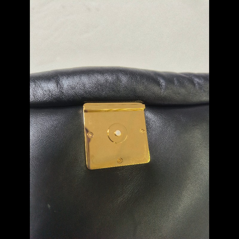 【8成新】㊣✨ LOEWE ✨羅威 黑色 小羊皮 黑金 療癒 枕頭包 雲朵包 手拿包 肩背包 斜背包 /二手包/二手精品🌳二手樹屋🌳-22