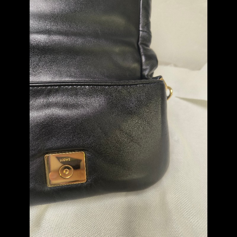 【8成新】㊣✨ LOEWE ✨羅威 黑色 小羊皮 黑金 療癒 枕頭包 雲朵包 手拿包 肩背包 斜背包 /二手包/二手精品🌳二手樹屋🌳-27