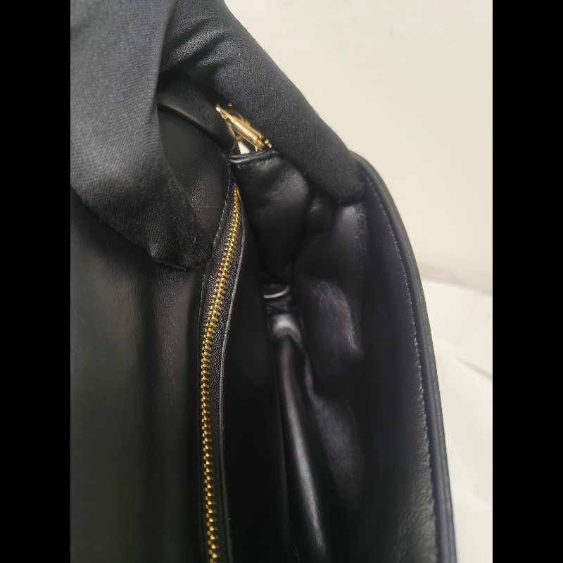 【8成新】㊣✨ LOEWE ✨羅威 黑色 小羊皮 黑金 療癒 枕頭包 雲朵包 手拿包 肩背包 斜背包 /二手包/二手精品🌳二手樹屋🌳-29