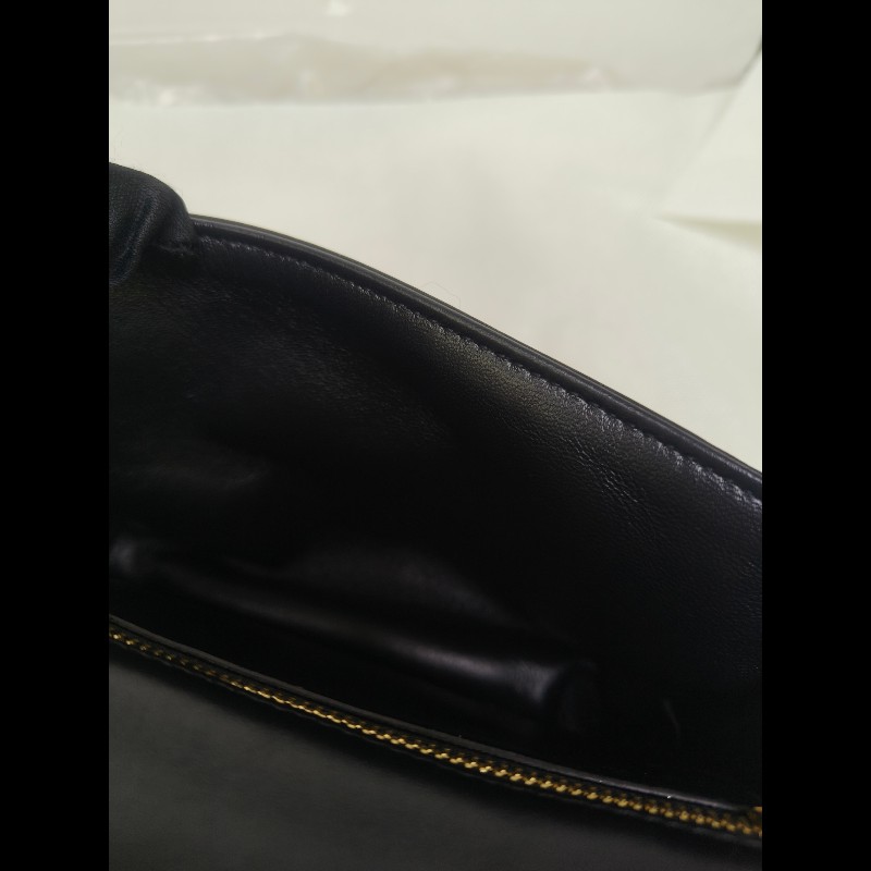 【8成新】㊣✨ LOEWE ✨羅威 黑色 小羊皮 黑金 療癒 枕頭包 雲朵包 手拿包 肩背包 斜背包 /二手包/二手精品🌳二手樹屋🌳-30