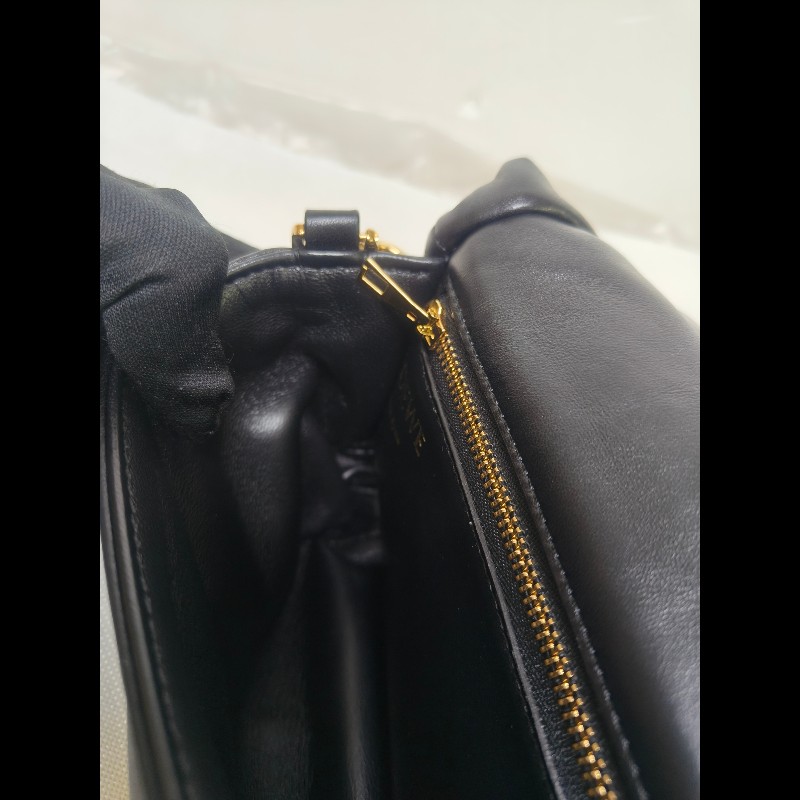 【8成新】㊣✨ LOEWE ✨羅威 黑色 小羊皮 黑金 療癒 枕頭包 雲朵包 手拿包 肩背包 斜背包 /二手包/二手精品🌳二手樹屋🌳-31