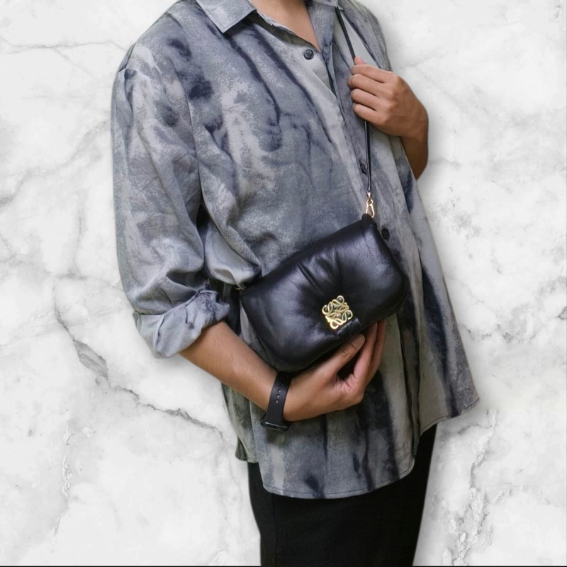 【8成新】㊣✨ LOEWE ✨羅威 黑色 小羊皮 黑金 療癒 枕頭包 雲朵包 手拿包 肩背包 斜背包 /二手包/二手精品🌳二手樹屋🌳-38