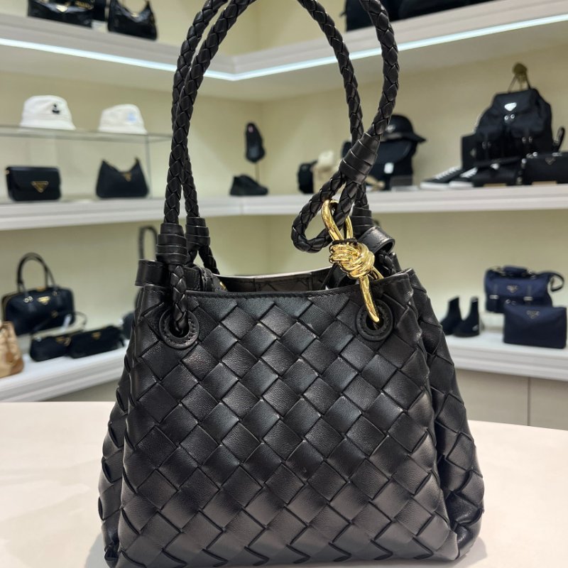 🎉新品好折扣✨Bottega Veneta 796569 Parachute 小款降落傘羊皮編織包 黑色-3