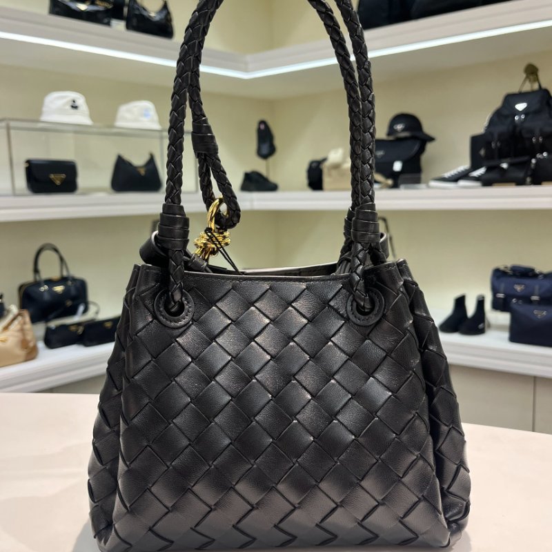 🎉新品好折扣✨Bottega Veneta 796569 Parachute 小款降落傘羊皮編織包 黑色-4