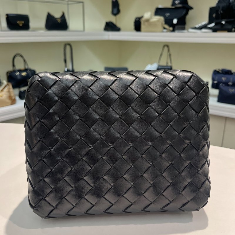 🎉新品好折扣✨Bottega Veneta 796569 Parachute 小款降落傘羊皮編織包 黑色-6