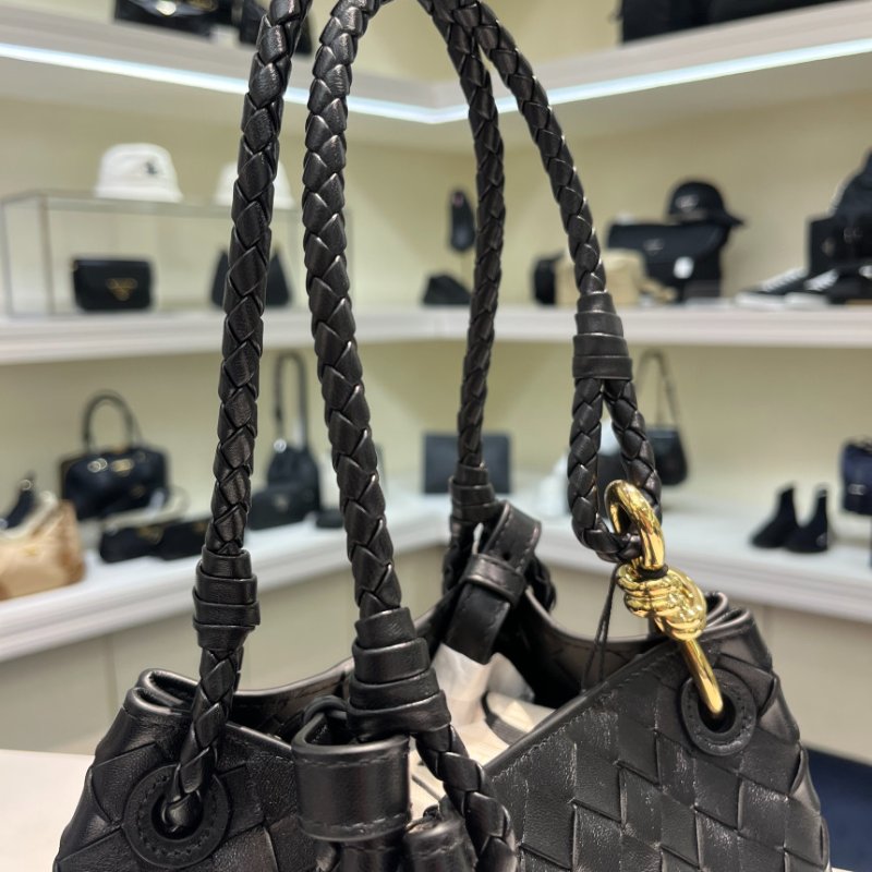 🎉新品好折扣✨Bottega Veneta 796569 Parachute 小款降落傘羊皮編織包 黑色-8