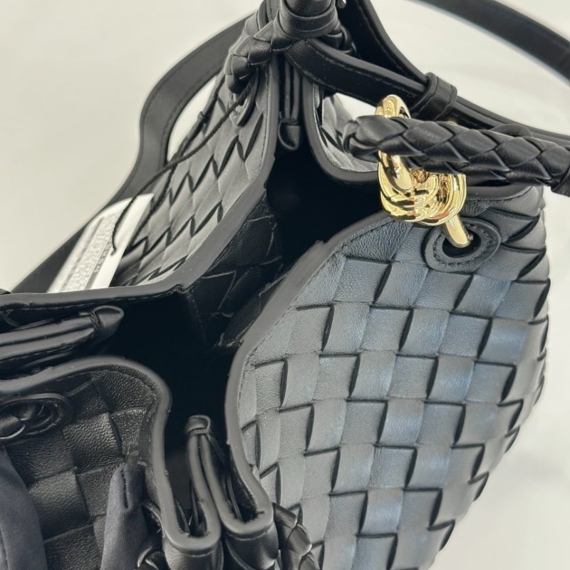 🎉新品好折扣✨Bottega Veneta 796569 Parachute 小款降落傘羊皮編織包 黑色-9