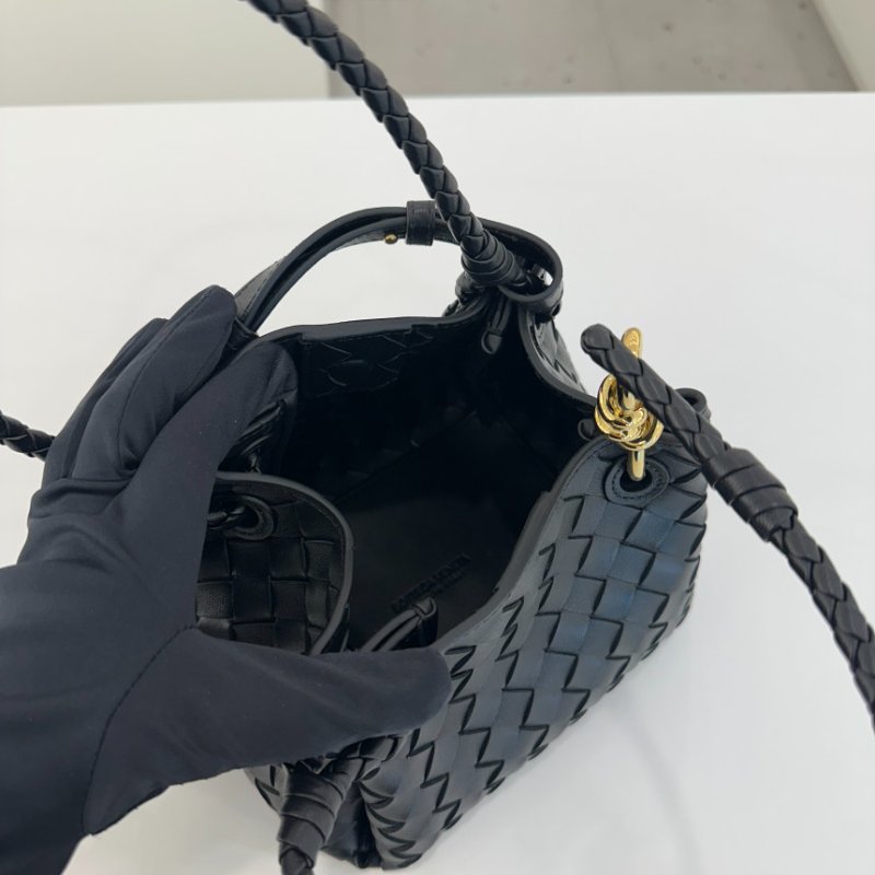 🎉新品好折扣✨Bottega Veneta 796569 Parachute 小款降落傘羊皮編織包 黑色-10