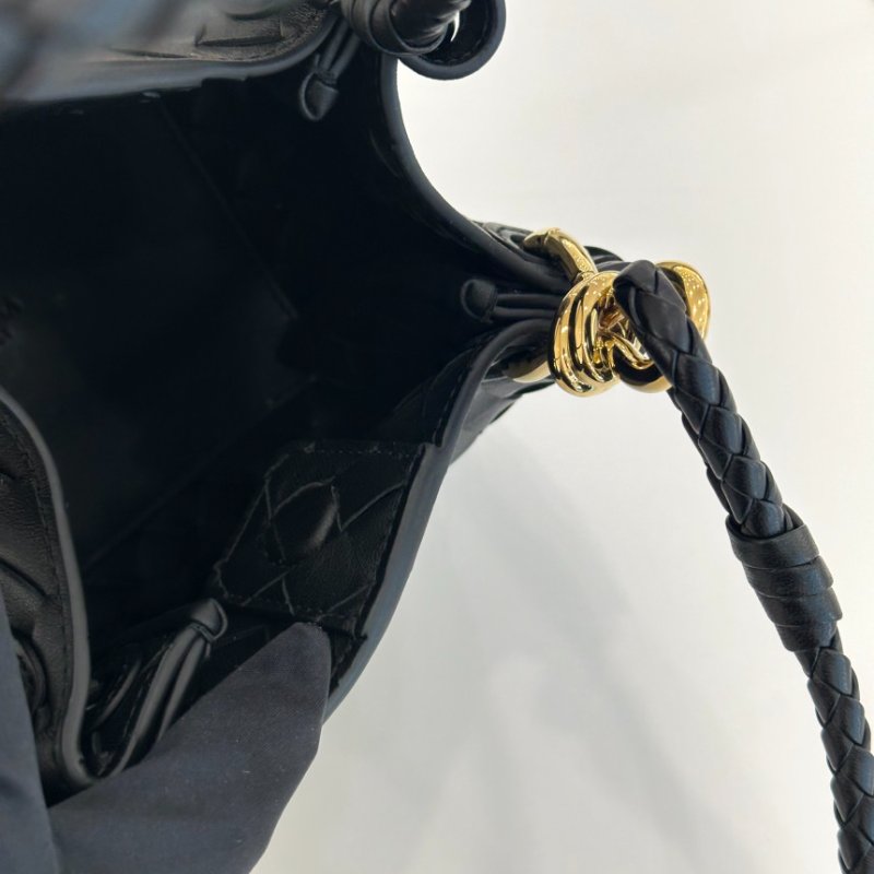 🎉新品好折扣✨Bottega Veneta 796569 Parachute 小款降落傘羊皮編織包 黑色-11