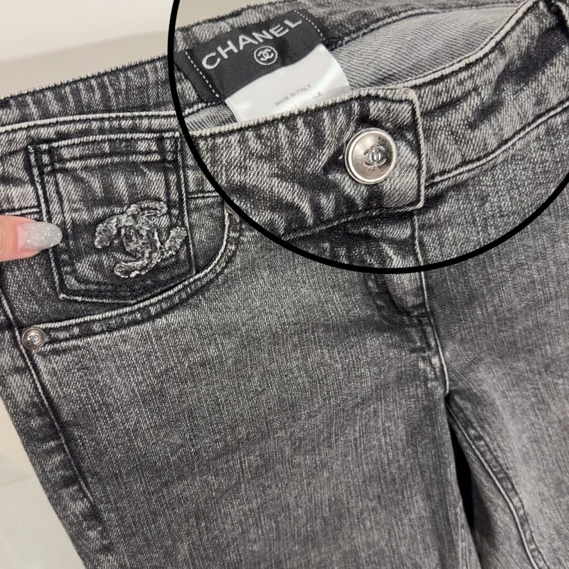 CHANEL 牛仔黑灰色🎆經典靴型褲-大Logo-1