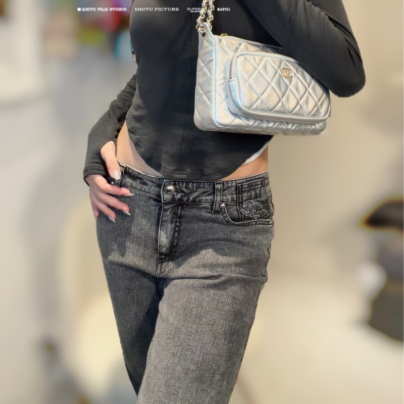 CHANEL 牛仔黑灰色🎆經典靴型褲-大Logo-2