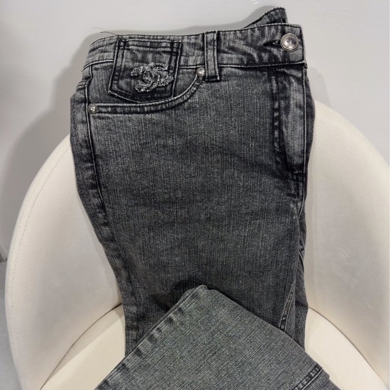 CHANEL 牛仔黑灰色🎆經典靴型褲-大Logo-4