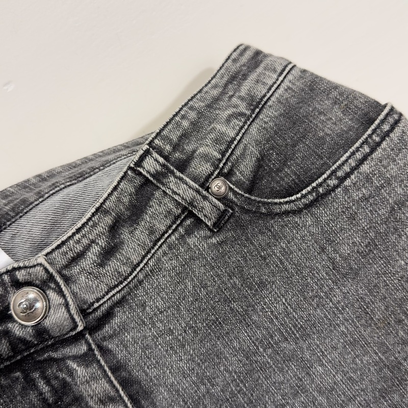 CHANEL 牛仔黑灰色🎆經典靴型褲-大Logo-7