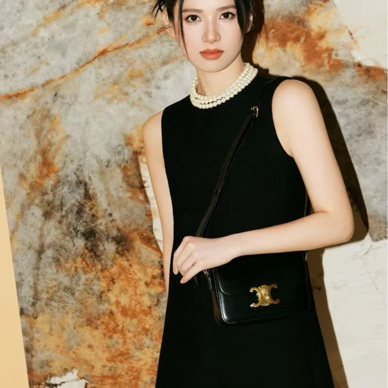 CELINE TEEN TRIOMPHE亮澤牛皮革手袋-2