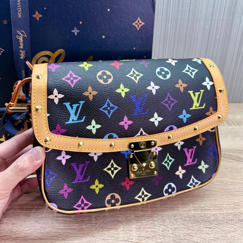 LV M92639 超新限量絕版停產村上隆聯名黑彩肩背斜背郵差包-5