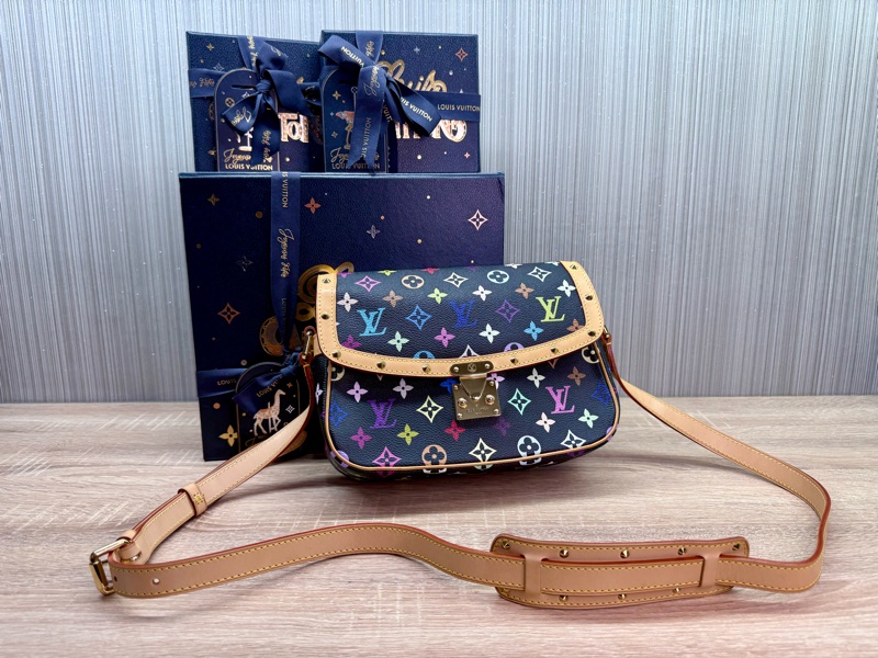 LV M92639 超新限量絕版停產村上隆聯名黑彩肩背斜背郵差包-7