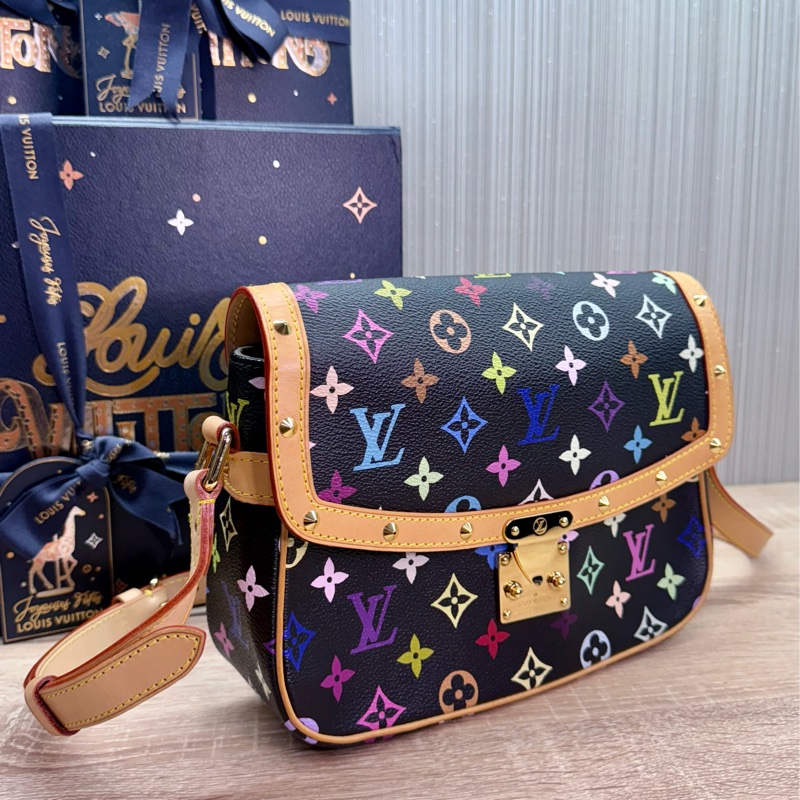 LV M92639 超新限量絕版停產村上隆聯名黑彩肩背斜背郵差包-9