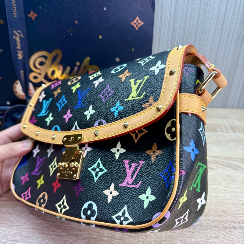 LV M92639 超新限量絕版停產村上隆聯名黑彩肩背斜背郵差包-14