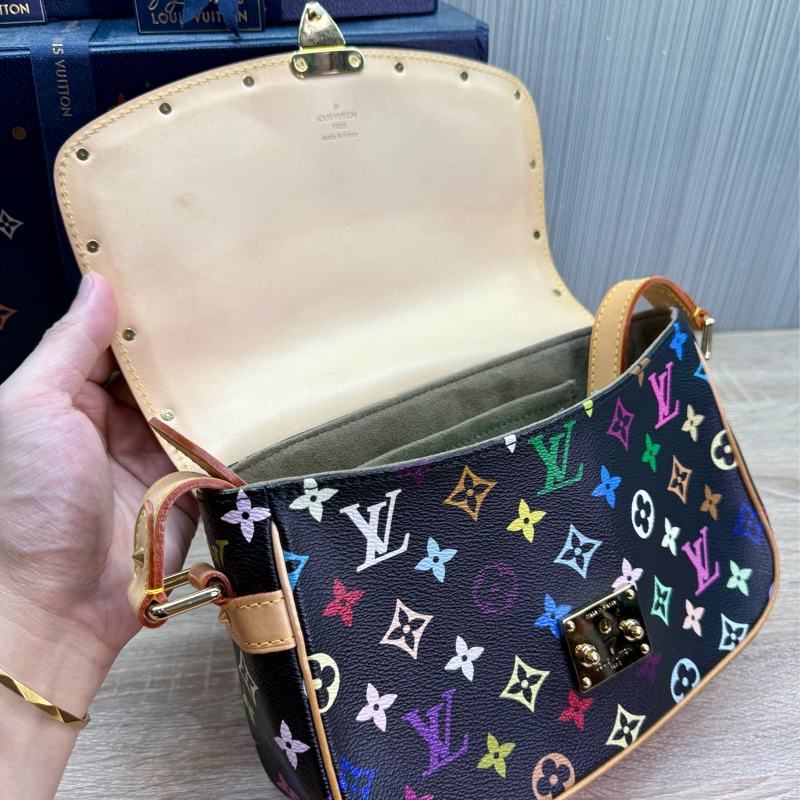 LV M92639 超新限量絕版停產村上隆聯名黑彩肩背斜背郵差包-19