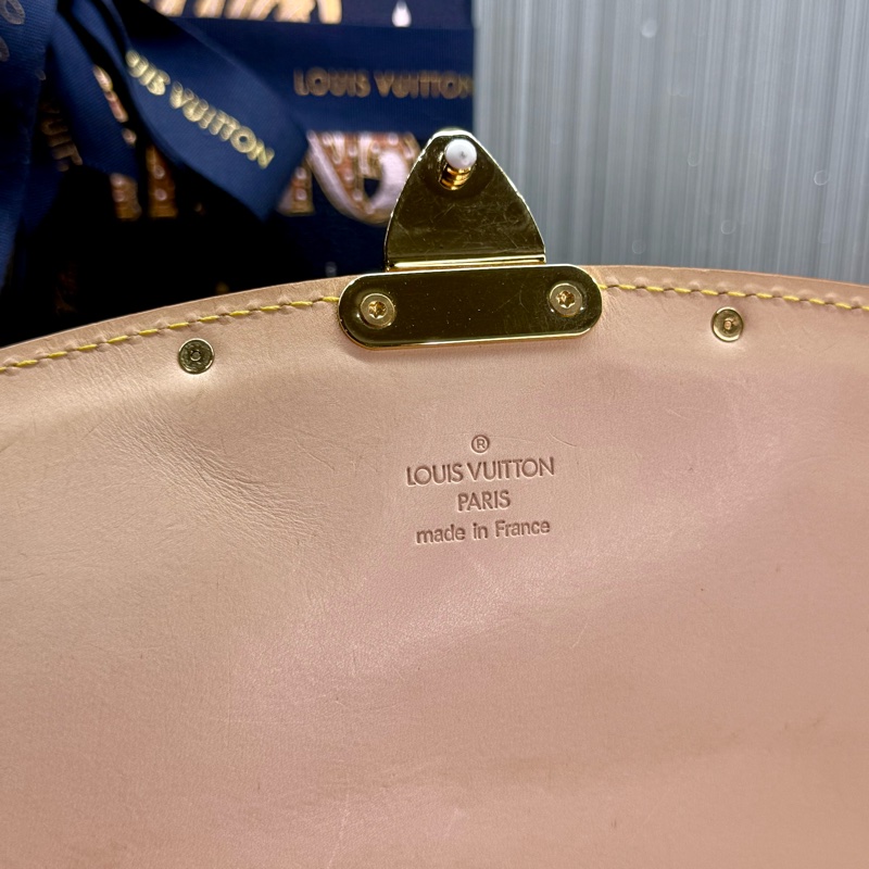 LV M92639 超新限量絕版停產村上隆聯名黑彩肩背斜背郵差包-21