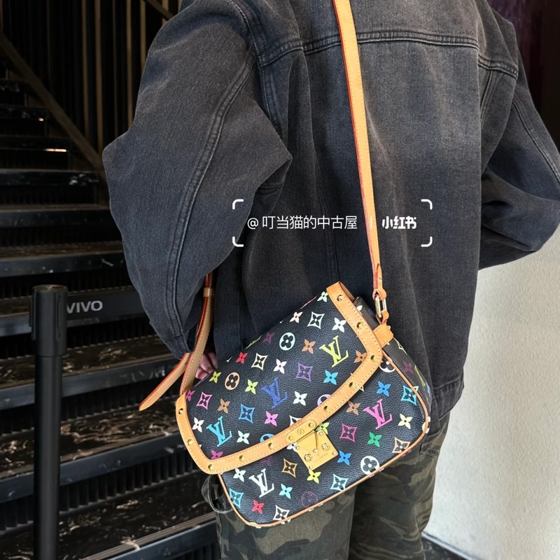 LV M92639 超新限量絕版停產村上隆聯名黑彩肩背斜背郵差包-27