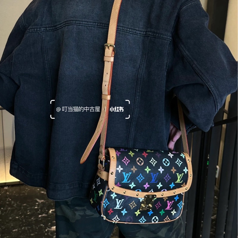 LV M92639 超新限量絕版停產村上隆聯名黑彩肩背斜背郵差包-28