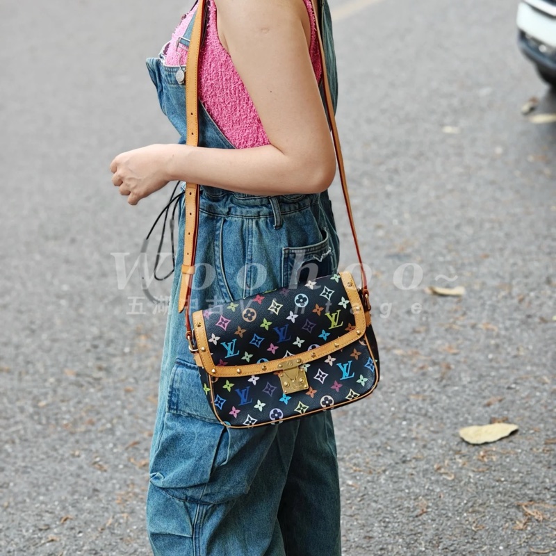 LV M92639 超新限量絕版停產村上隆聯名黑彩肩背斜背郵差包-31