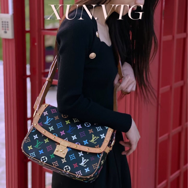 LV M92639 超新限量絕版停產村上隆聯名黑彩肩背斜背郵差包-32