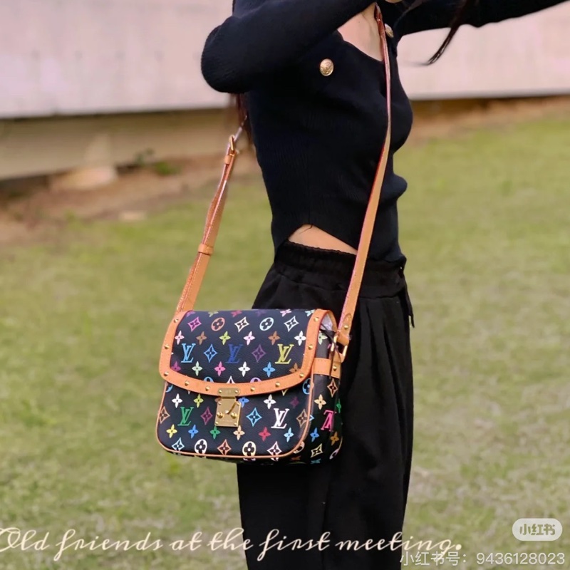 LV M92639 超新限量絕版停產村上隆聯名黑彩肩背斜背郵差包-33