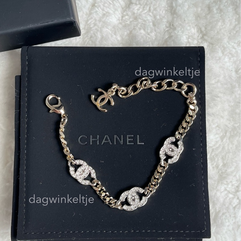 { 歐洲現貨 } 香奈兒三花水鑽logo手鍊/淡金-3